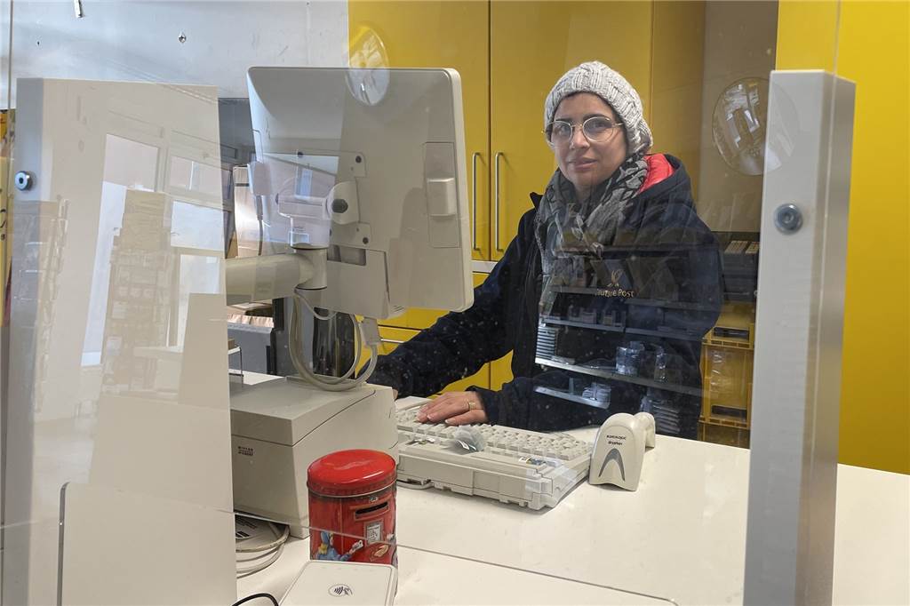 Schreibwaren- und Postshop in Marten schließt: „Fällt uns sehr schwer“ Nach der Schließung der Martener Postfiliale samt Schreibwarenhandel wechselt Mitarbeiterin Hanaa Kamlih zum Standort in der Nordstadt.