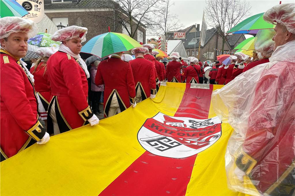 Nach der Schlüsselübergabe ging es ins Zelt auf dem Marktplatz und zum Prinzenfrühshoppen.