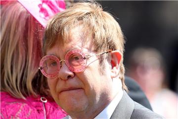 Nach der Trauung machte Elton John noch Musik. Foto: Chris Radburn/PA Wire