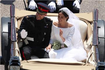 Nach der Trauung unternehmen Harry und Meghan eine Kutschfahrt durch Windsor. Foto: Yui Mok/PA Wire