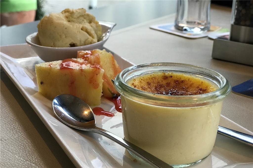 Das Panorama Café im Stadtgarten bietet mehr als nur Kaffee und Kuchen Nach dieser Nachspeise war ich dann endgültig pappsatt.