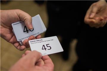 Nach drei Monaten: Essener Tafel nimmt wieder Ausländer auf. Foto: Rolf Vennenbernd/Archiv