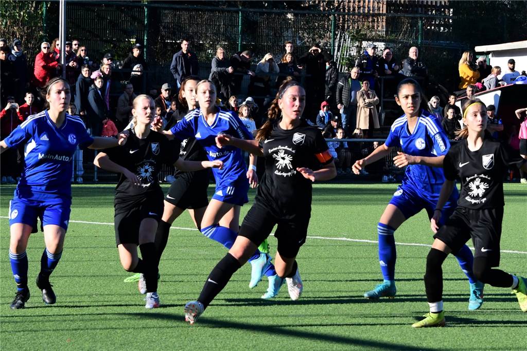 Nach einem 0:1-Rückstand drehten die U17-Juniorinnen von Victoria Habinghorst im Kreispokal-Endspiel gegen den FC Schalke 04 das Spiel. Nach dem 1:1 von Maja Kickelbick traf Nele Hartmann dreimal zum 4:1.