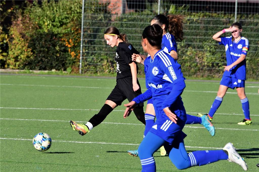 Nach einem 0:1-Rückstand drehten die U17-Juniorinnen von Victoria Habinghorst im Kreispokal-Endspiel gegen den FC Schalke 04 das Spiel. Nach dem 1:1 von Maja Kickelbick traf Nele Hartmann dreimal zum 4:1.