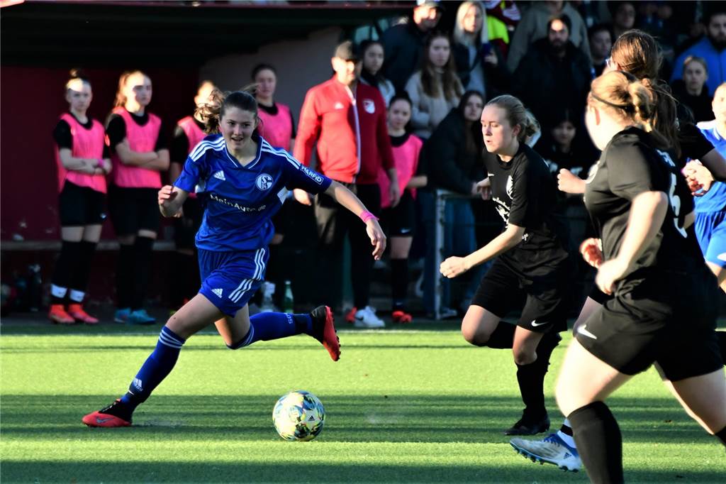 Nach einem 0:1-Rückstand drehten die U17-Juniorinnen von Victoria Habinghorst im Kreispokal-Endspiel gegen den FC Schalke 04 das Spiel. Nach dem 1:1 von Maja Kickelbick traf Nele Hartmann dreimal zum 4:1.