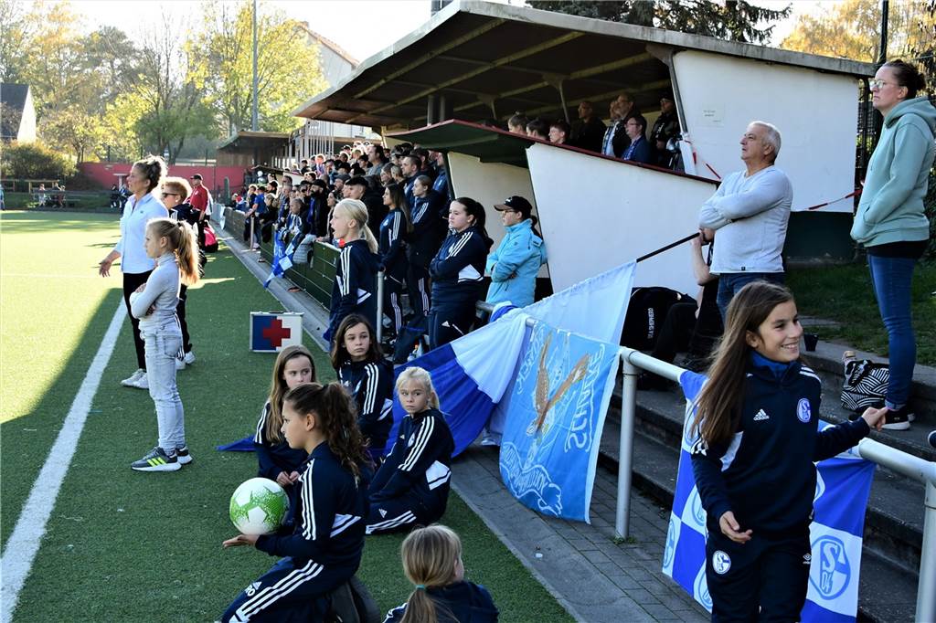 Nach einem 0:1-Rückstand drehten die U17-Juniorinnen von Victoria Habinghorst im Kreispokal-Endspiel gegen den FC Schalke 04 das Spiel. Nach dem 1:1 von Maja Kickelbick traf Nele Hartmann dreimal zum 4:1.