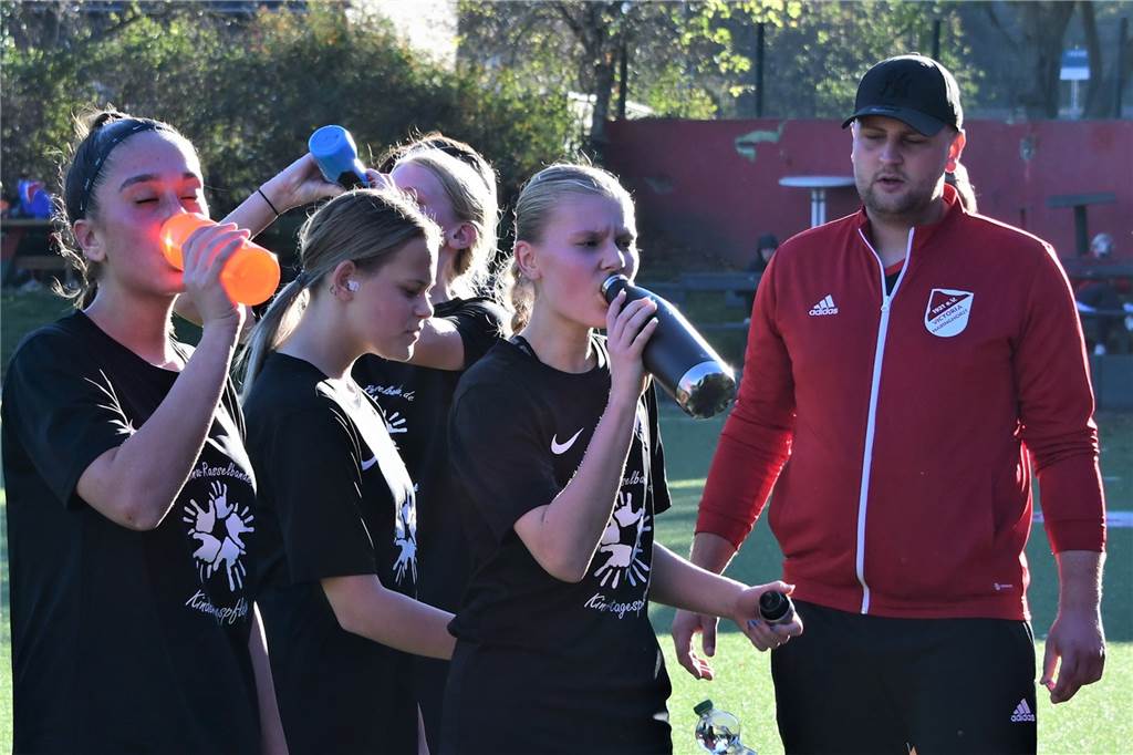 Nach einem 0:1-Rückstand drehten die U17-Juniorinnen von Victoria Habinghorst im Kreispokal-Endspiel gegen den FC Schalke 04 das Spiel. Nach dem 1:1 von Maja Kickelbick traf Nele Hartmann dreimal zum 4:1.