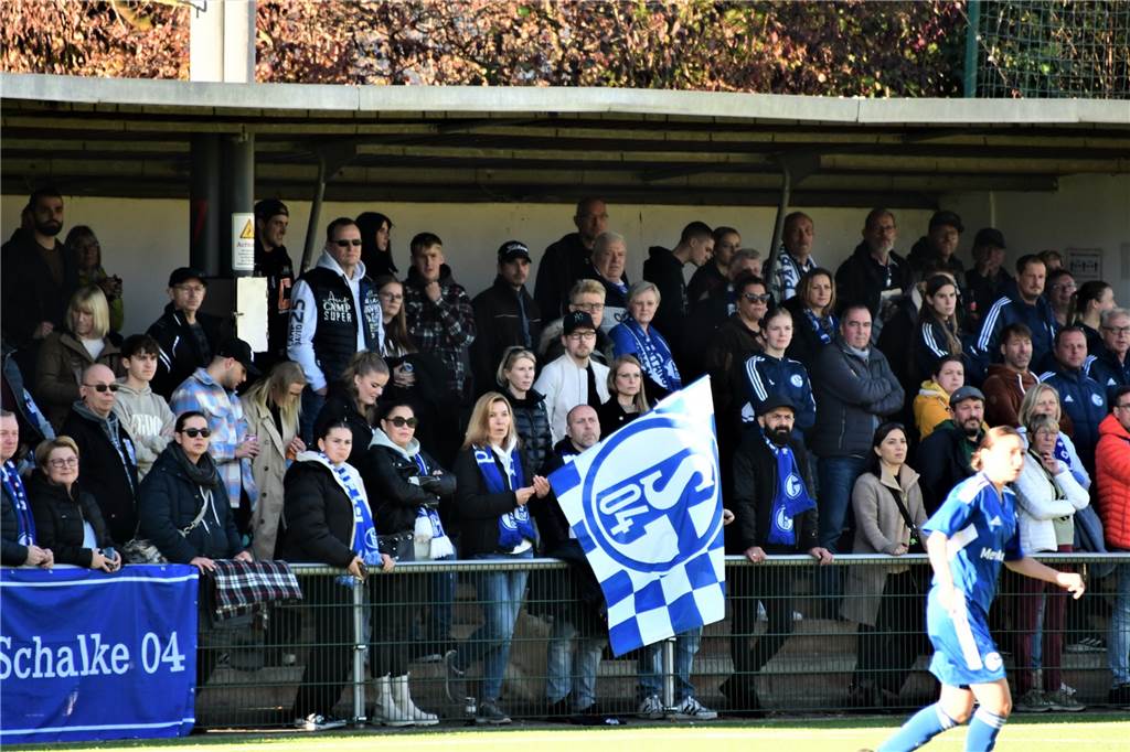 Nach einem 0:1-Rückstand drehten die U17-Juniorinnen von Victoria Habinghorst im Kreispokal-Endspiel gegen den FC Schalke 04 das Spiel. Nach dem 1:1 von Maja Kickelbick traf Nele Hartmann dreimal zum 4:1.