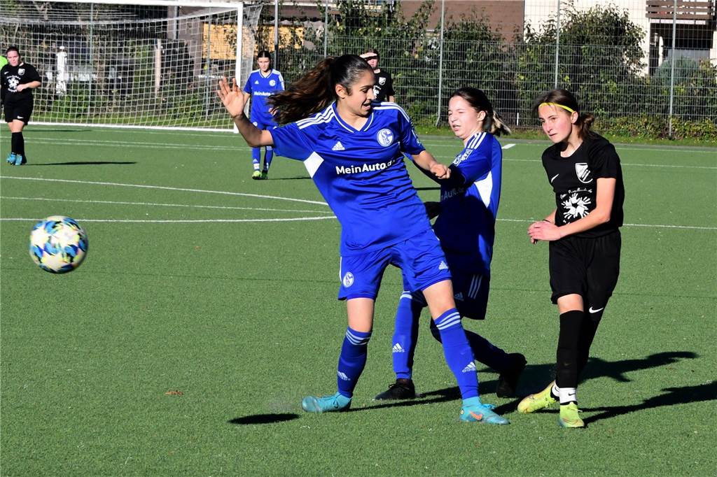Nach einem 0:1-Rückstand drehten die U17-Juniorinnen von Victoria Habinghorst im Kreispokal-Endspiel gegen den FC Schalke 04 das Spiel. Nach dem 1:1 von Maja Kickelbick traf Nele Hartmann dreimal zum 4:1.