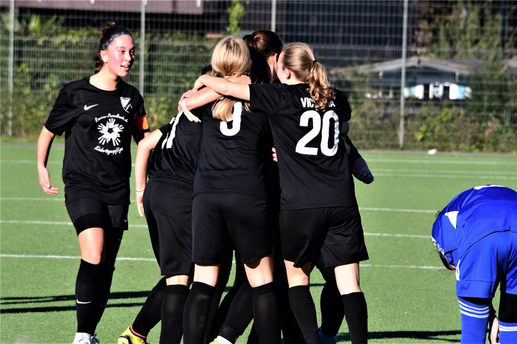 Nach einem 0:1-Rückstand drehten die U17-Juniorinnen von Victoria Habinghorst im Kreispokal-Endspiel gegen den FC Schalke 04 das Spiel. Nach dem 1:1 von Maja Kickelbick traf Nele Hartmann dreimal zum 4:1.