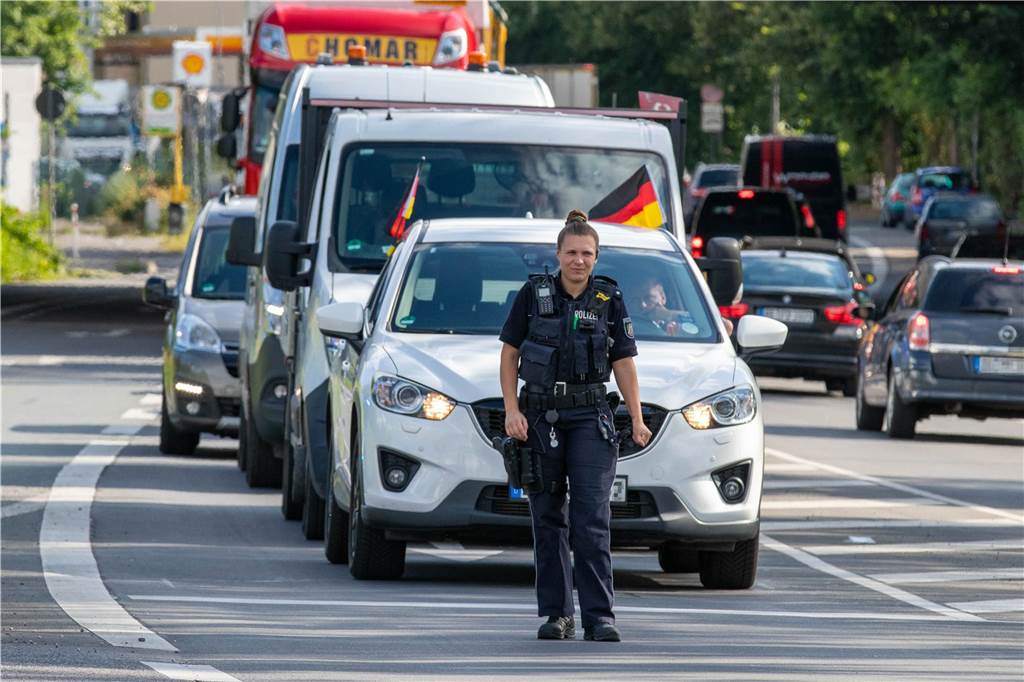 Rettungsgasse auf A2 klappte nicht: So handeln Autofahrer im Stau richtig