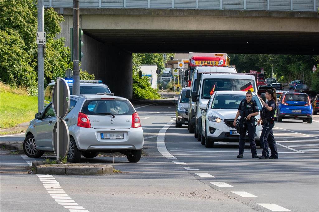 Rettungsgasse auf A2 klappte nicht: So handeln Autofahrer im Stau richtig