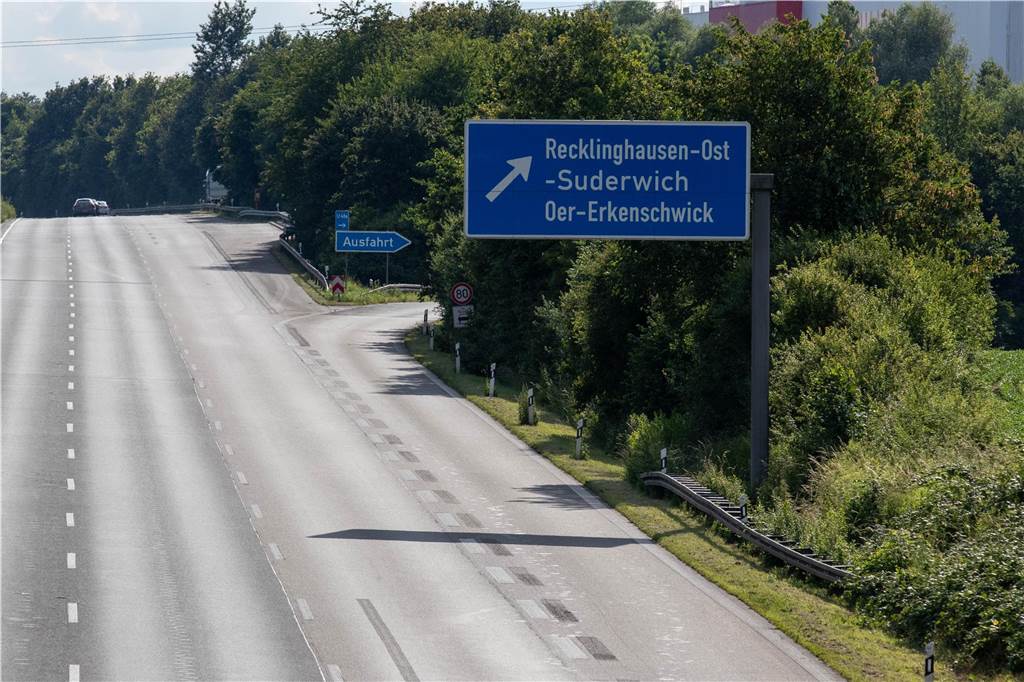 Rettungsgasse auf A2 klappte nicht: So handeln Autofahrer im Stau richtig