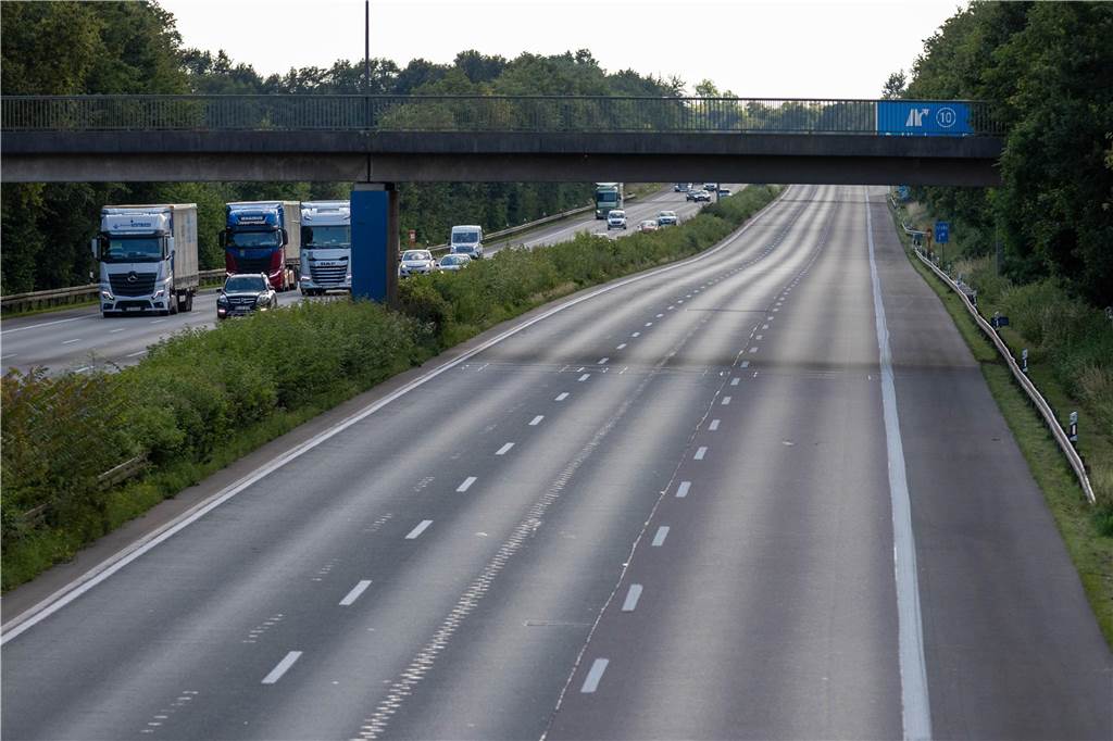 Rettungsgasse auf A2 klappte nicht: So handeln Autofahrer im Stau richtig