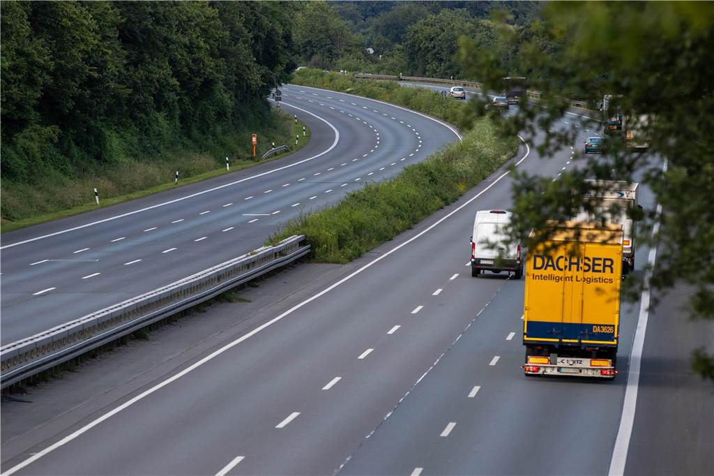 Rettungsgasse auf A2 klappte nicht: So handeln Autofahrer im Stau richtig