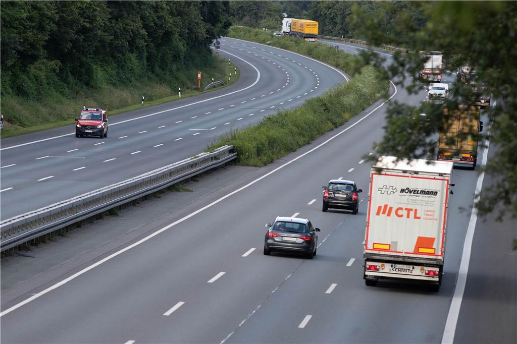 Rettungsgasse auf A2 klappte nicht: So handeln Autofahrer im Stau richtig