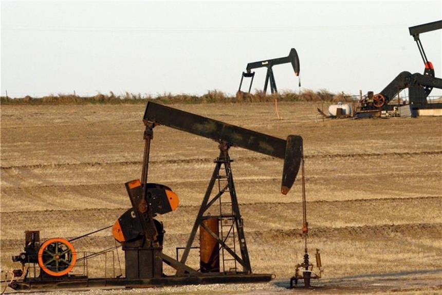 Opec korrigiert Erwartungen bei Öl-Nachfrage nach oben Nach einem deutlichen Preisanstieg sind die Preise wegen der gestiegenen US-Ölproduktion und hoher Lagerbestände zuletzt gefallen. Foto: Larry W. Smith/EPA