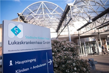 Nach einem Hackerangriff musste das Computernetzwerk des Lukaskrankenhaus der Städtischen Kliniken in Neuss heruntergefahren werden, Operationen wurden verschoben.