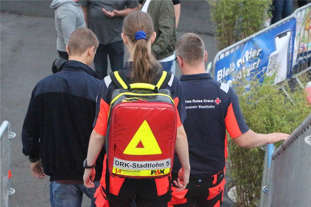 Nach einem intensiven Briefing und Grußworten durch Bürgermeister Berthold Dittmann ging es für die Mitglieder der 50 Teams am Freitag erstmals auf die Rennstrecke. Dies bei unterschiedlichen Bedingungen. Am Samstag wird es dann ab 10 Uhr ernst mit den Rennen der Vor- und Hauptrunde, bis am Abend ab 19 Uhr die Finalrennen den krönenden Abschluss bilden werden. Schon am Freitag war die Resonanz bei den Zuschauern enorm.