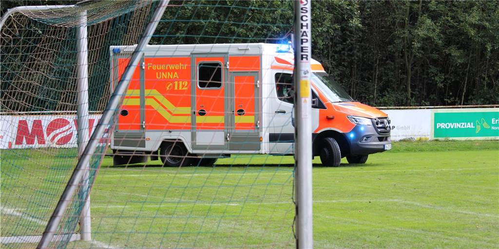 Spielabbruch: Kreisliga-Spiel endet nach schwerer Verletzung vorzeitig Nach einem Krankenwageneinsatz wegen einer schweren Verletzung ist ein Spiel nicht mehr angepfiffen worden.