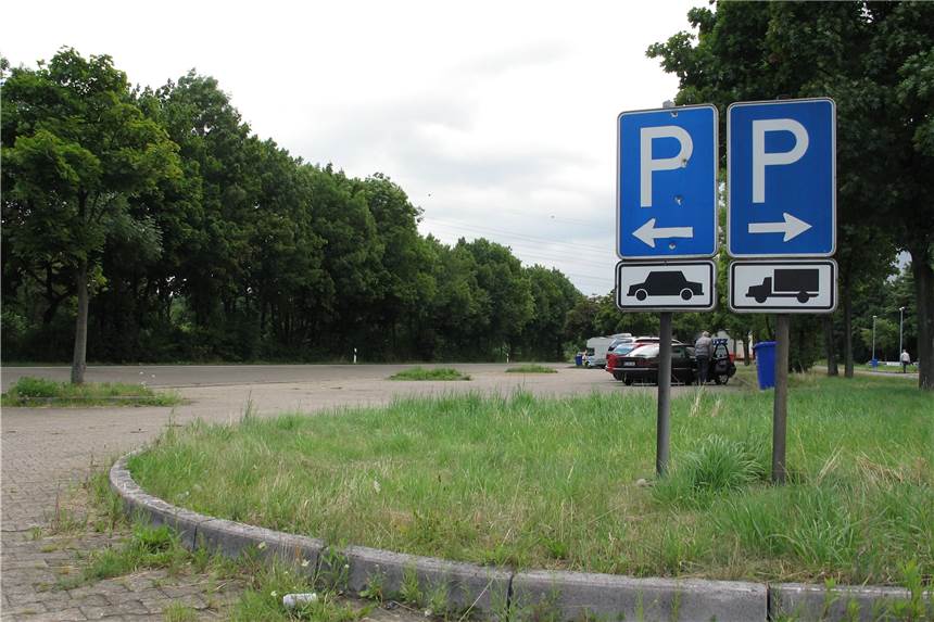 Suche mit Hunden und Hubschrauber: 18-Jähriger seit acht Tagen vermisst Nach einem Streit mit seiner Familie ist ein 18-Jähriger auf dem Parkplatz Holthauser Bruch an der A42 weggerannt.