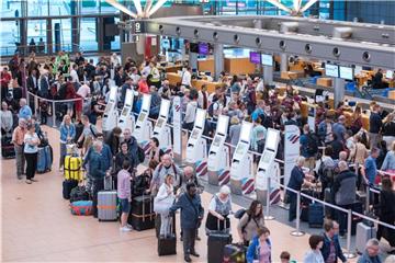 Nach einem Stromausfall am Sonntag wurde der Flugbetrieb am Hamburger Flughafen wieder aufgenommen. Foto: Daniel Bockwoldt