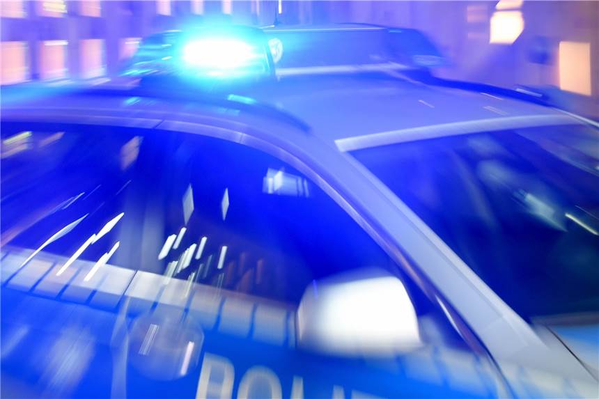 88-jährige Seniorin in ihrer Borker Wohnung von zwei Tätern überfallen Nach einem Überfall auf eine Seniorin in Bork sucht die Polizei eine jüngere Frau und einen Mann.