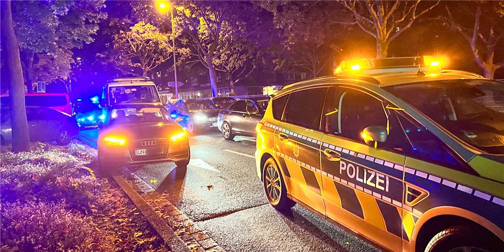 Nach Unfall: Betrunkener Mann auf der Bornstraße festgenommen Nach einem Unfall auf der Bornstraße wurde einer der beteiligten Fahrer festgenommen.
