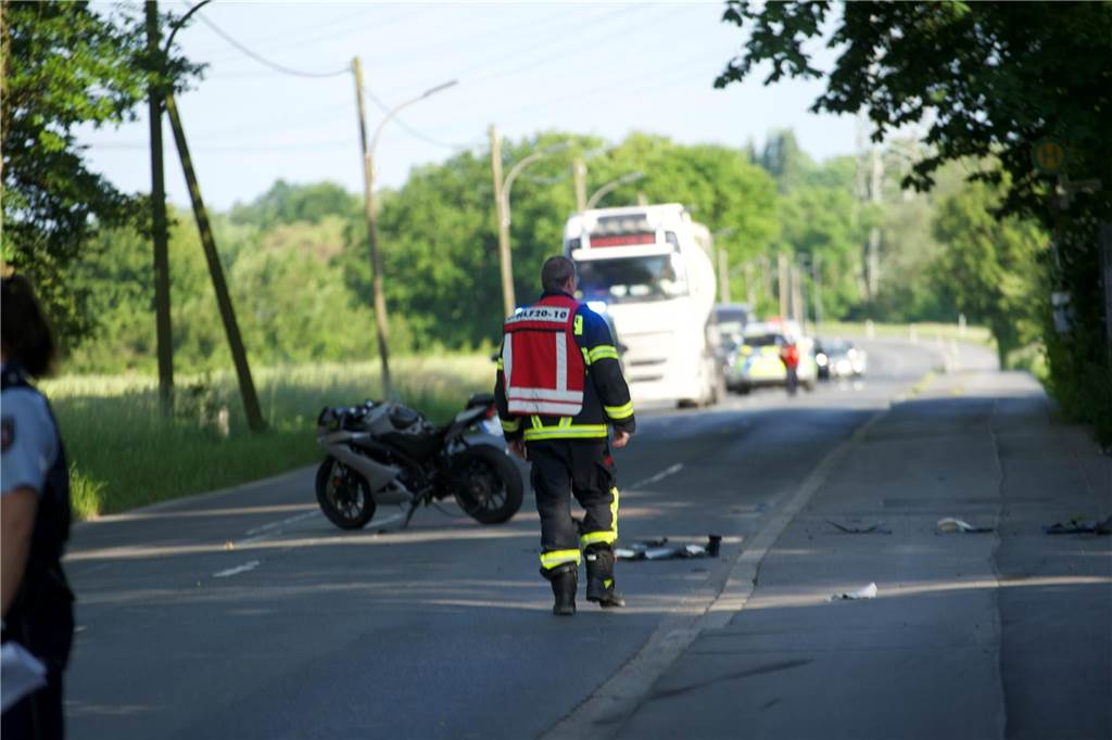 Nach einem Unfall ist die Strünkederstraße gesperrt.