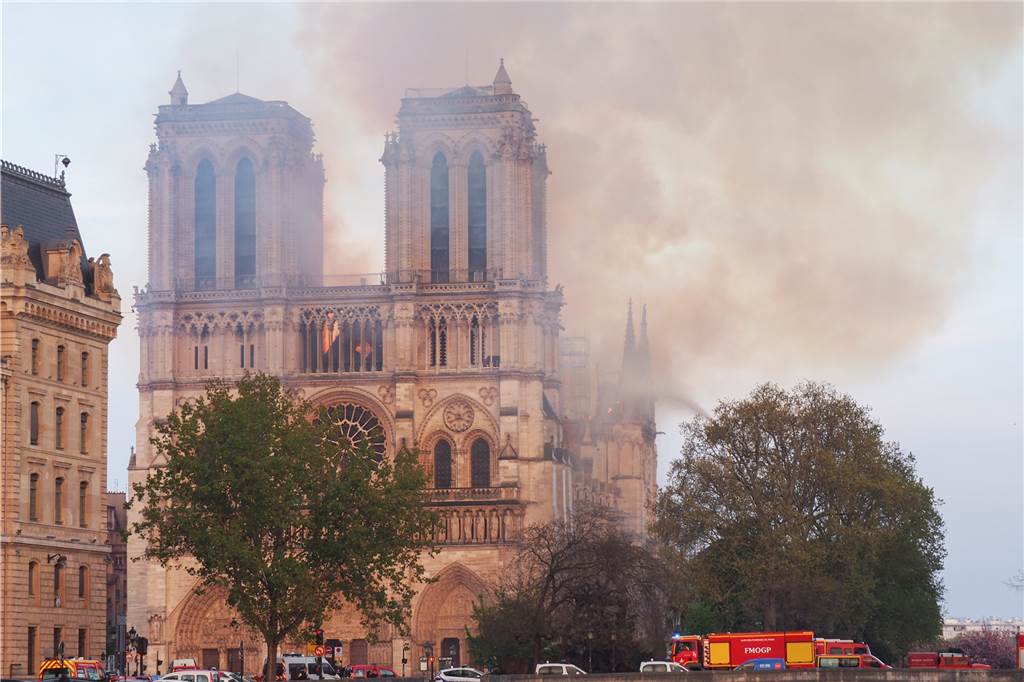 So steht‘s um den Brandschutz an der Halterner Sixtuskirche Nach ersten Erkenntnissen könnten Dacharbeiten für den Großbrand in Paris verantwortlich sein.
