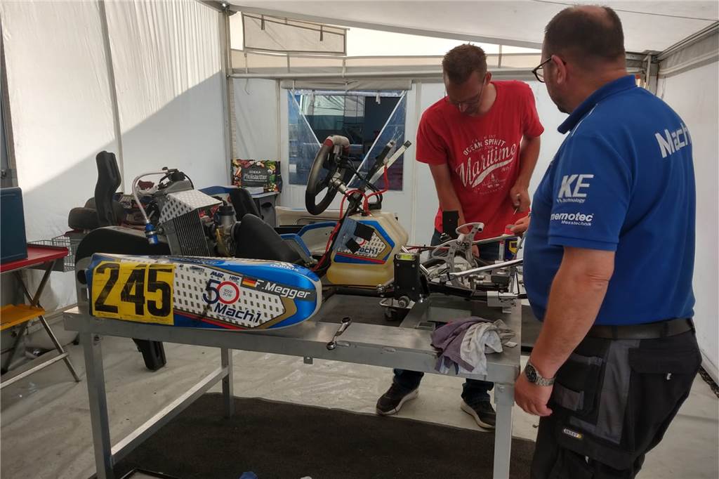 Trotz Mega-Crash: Halterner Kartpilot Farin Megger überzeugt in Belgien Nach Farin Meggers Crash musste sein Kart erst mal wieder repariert werden.