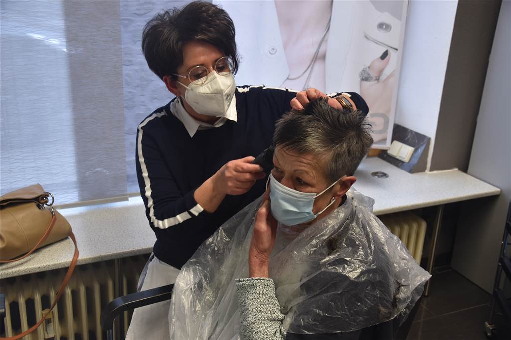 Nach fast drei Monaten Zwangspause mussten die Friseure in Castrop-Rauxel ab dem 1. März rotieren, um den Kundenansturm in den Griff zu bekommen.