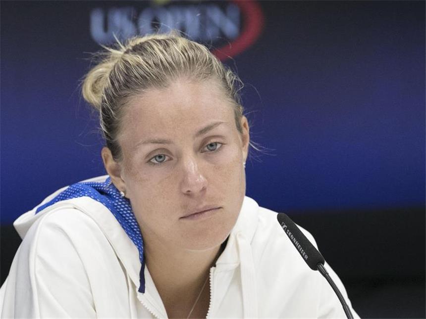 Kerber nach Aus bei US Open: "Ich habe alles probiert" Nach ihrer Niederlage beantwortet Angelique Kerber Fragen nach dem Spiel gegen Osaka. Foto: Javier Rojas