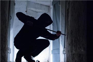 Nach jahrelangem Anstieg war die Zahl der Wohnungseinbrüche 2016 erstmals wieder gesunken. Foto: Silas Stein/Illustration