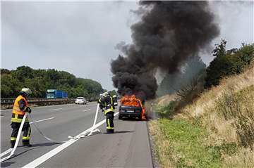 Nach knapp einer halben Stunde hatte die Feuerwehr die Flammen gelöscht.