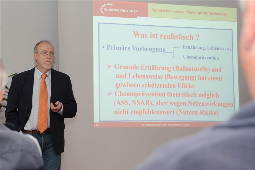 Klinik am Park: Langjähriger Chefarzt in den Ruhestand verabschiedet Nach langjähriger Tätigkeit in der Klinik am Park in Lünen wurde der Chefarzt Dr. Rainer Helmut Walkenhorst nun in den Ruhestand verabschiedet.