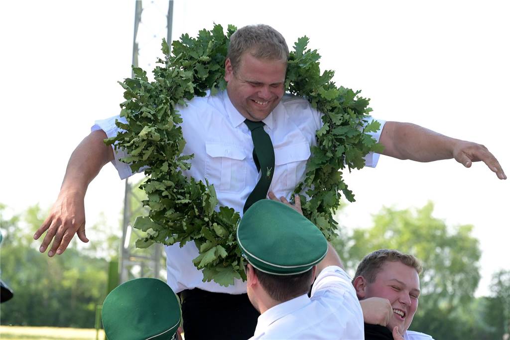 Nach mehr als fünfstündigem Schießwettbewerb stand Christian Hermans als neuer Schützenkönig fest.