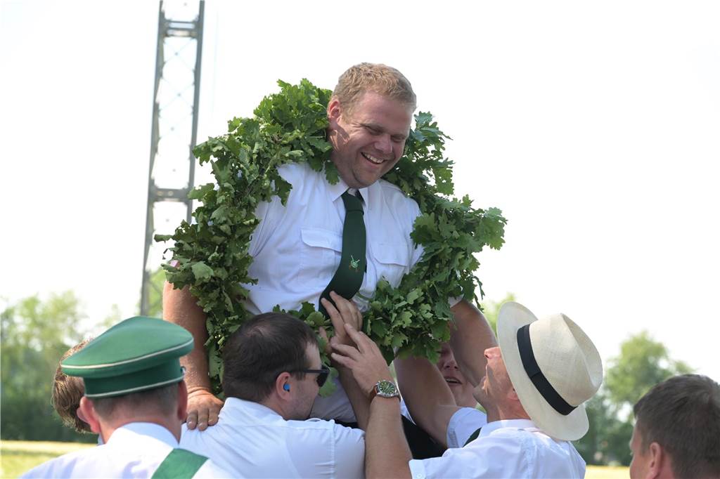 Nach mehr als fünfstündigem Schießwettbewerb stand Christian Hermans als neuer Schützenkönig fest.
