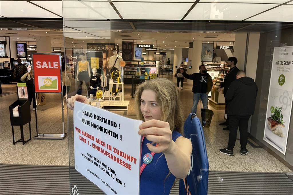 Dortmund bangt monatelang um Karstadt: Rettung kurz vor Toresschluss Nach Monaten des Wartens kommt am 25.5. Mai endlich die erlösende Nachricht: Karstadt ist gerettet, das Haus bleibt geöffnet.