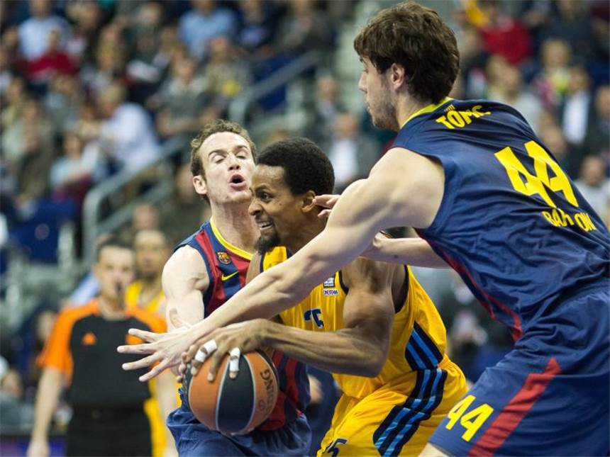 ALBA gewinnt sensationell gegen Barcelona Nach schwachem Beginn zieht Berlin mit Clifford Hammonds (M) den Spaniern davon. Foto: Lukas Schulze