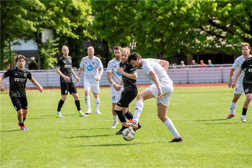 Nach schwacher Anfangsphase kam der ETuS Haltern zwar besser ins Spiel, musste sich aber trotzdem mit 2:3 dem TuS Gahlen geschlagen geben. Das Aufbäumen kam schlichtweg zu spät.