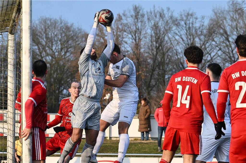Nach sechs Landesliga-Siegen in Serie war für RW Deuten am Sonntag (16. Februar) Schluss: Gegen den TuS Haltern kassierten die Rot-Weißen eine 1:2-Niederlage.