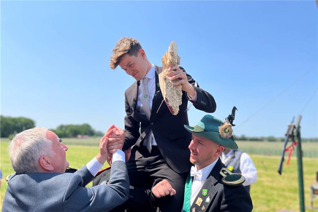 Nach seinem Königsschuss war Lukas Grewing nach eigener Aussage "überwältigt".