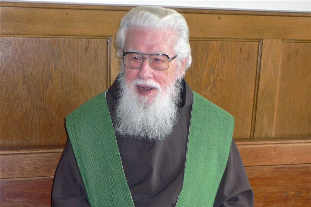 Der Senior des Kapuziner-Klosters Werne lädt zur Geburtstags-Feier Pater Wolfgang vom Kapuziner-Kloster Werne.