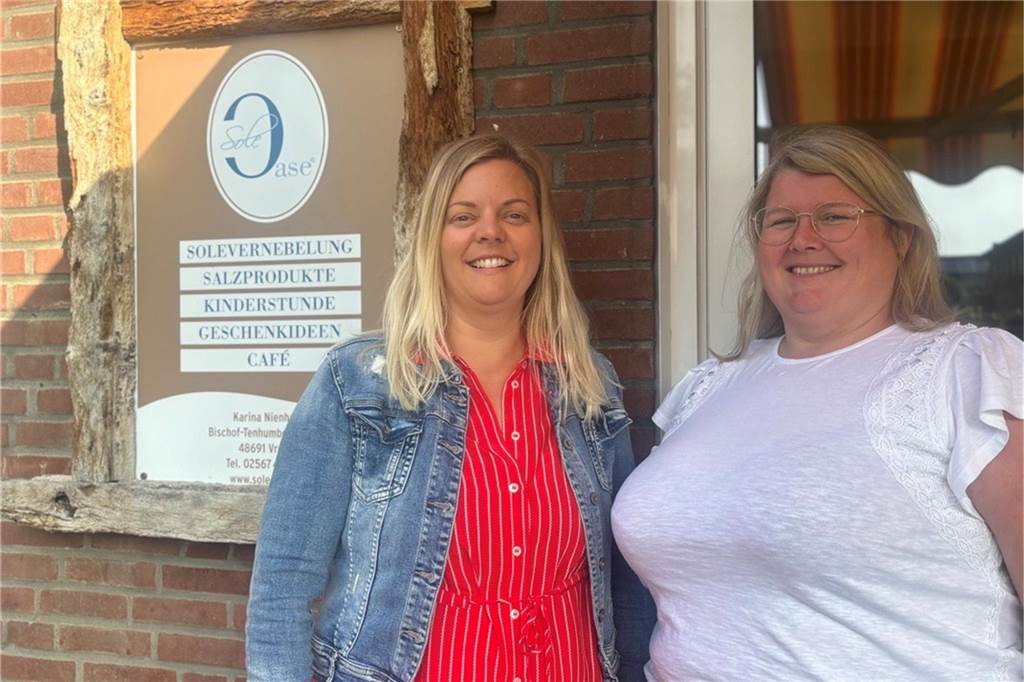 Sole Oase in Lünten hat endlich neue Inhaberin Karina Nienhaus und Mareike Bülsing vor Logo