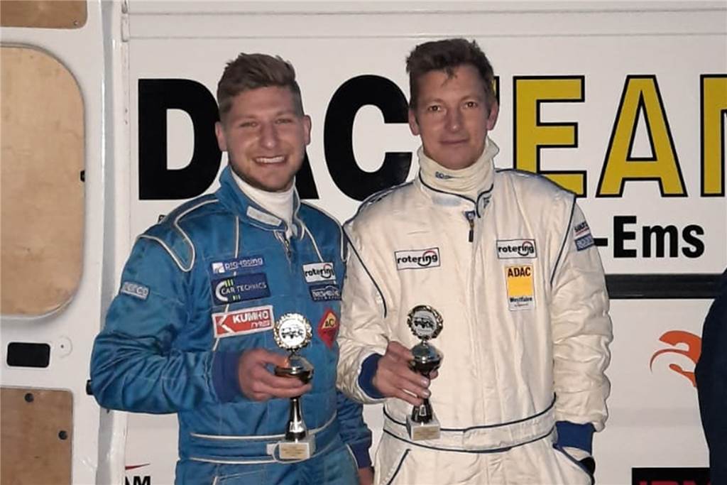 Vom Kart- zum Rallyesport: Niklas Möller trägt das Motorsport-Gen in sich Nach technischen Problemen im ersten Lauf sicherten sich Niklas (l.) und Guido Möller im März in Niedersachsen schon den ersten Podestplatz.