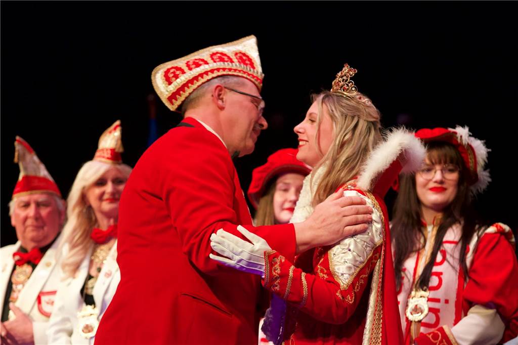 Nach zwei Jahren Corona-Pause feierte die KG Rote Funken erstmals wieder ihre Gala in der ASG-Aula.
