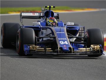 Nach zwei Runden musste Pascal Wehrlein seinen Sauber abstellen. Foto: James Gasperotti