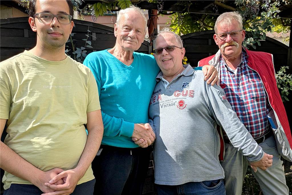 Geboren am 5.5.55: Magische Zahl bestimmt das Leben von Michael Ahrens Drei Männer aus der Stadt Schwerte gratulieren einem Geburtstags-Jubilar.