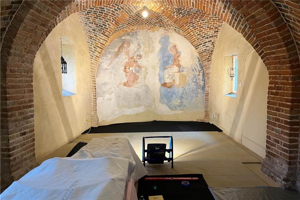 Restaurierung der Kapelle im Schloss Sythen beginnt Nachdem der Putz erneuert wurde, soll das Wandbild restauriert werden.